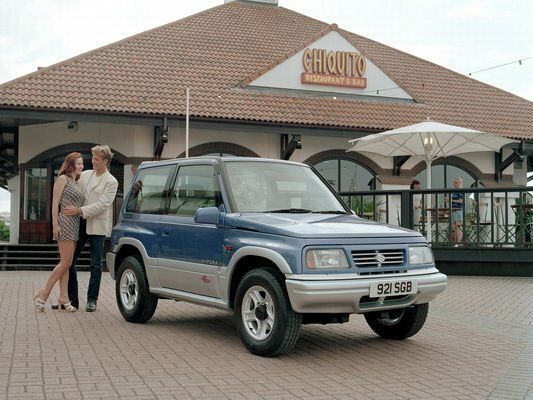 Suzuki Vitara I, Внедорожник 3 дв. — вид спереди справа