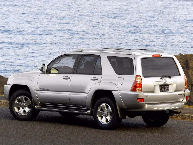 Toyota 4Runner رابعاً، دفع رباعي 5 أبواب — منظر خلفي أيسر