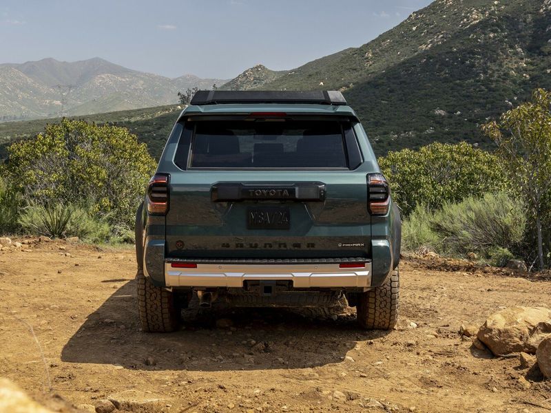 Toyota 4Runner VI, Внедорожник 5 дв. — вид сзади
