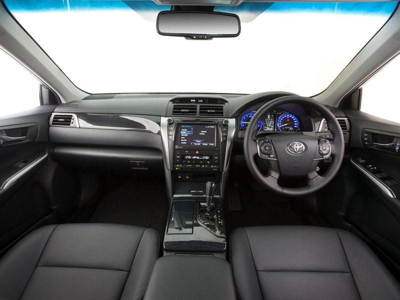 Toyota Aurion II, Седан — передняя панель