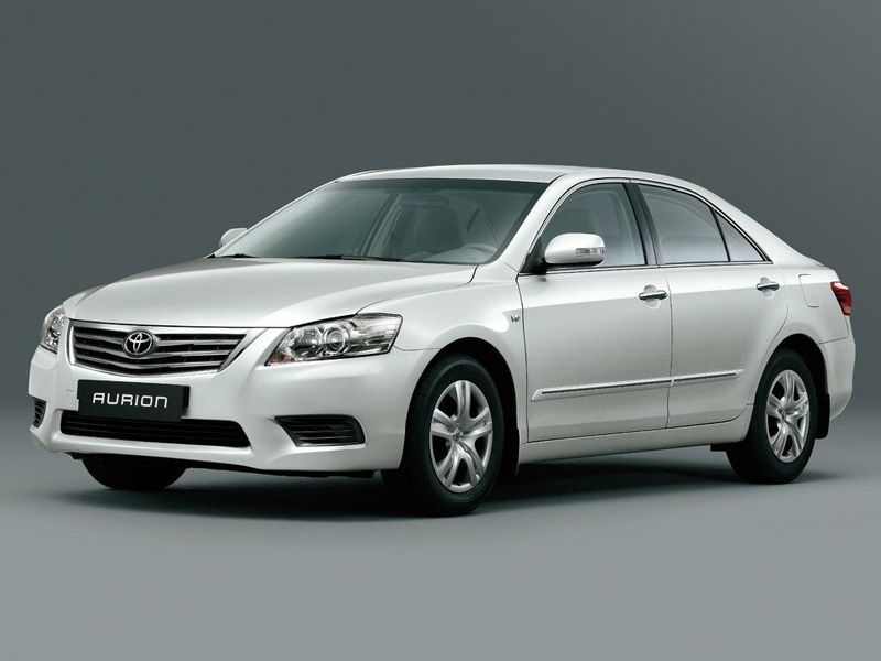 Toyota Aurion I, Седан — вид спереди справа