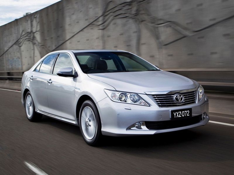 Toyota Aurion II, Седан — вид спереди слева