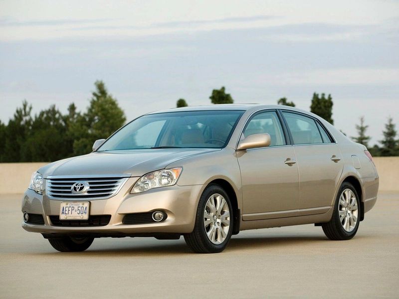 Toyota Avalon ثالثاً فيس ليفت، سيدان — منظر أمامي أيمن