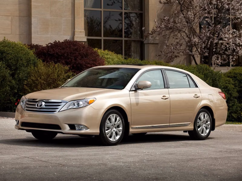 Toyota Avalon III Рестайлинг 2, Седан — вид спереди справа