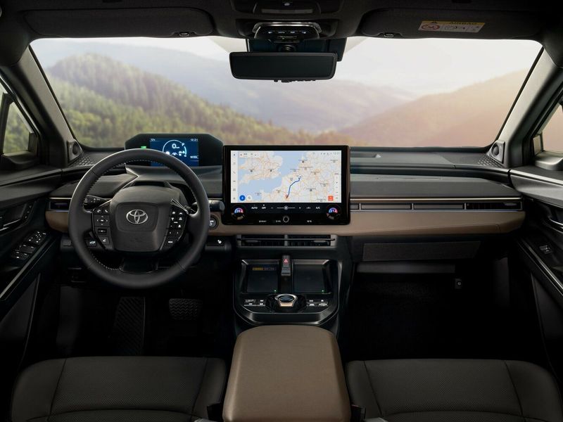 Toyota bZ4X I Рестайлинг, Внедорожник 5 дв. Touring — место водителя