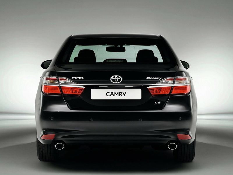 Toyota Camry عملية فيس ليفت VII (XV50)، سيدان — منظر خلفي