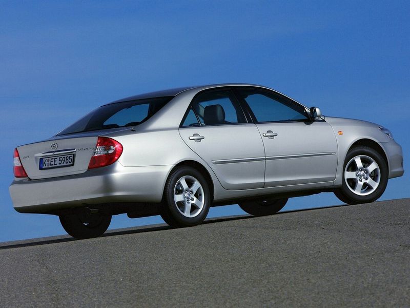 Toyota Camry V (XV30)، سيدان — منظر خلفي أيمن