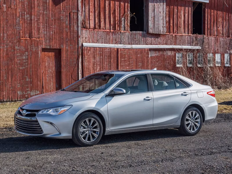 Toyota Camry عملية فيس ليفت VII (XV50)، سيدان US Market — منظر أمامي أيمن