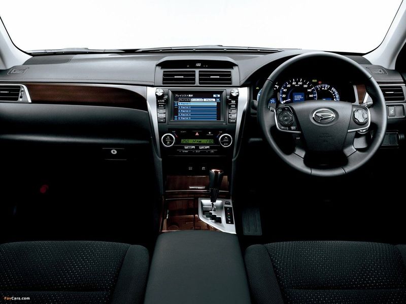 Toyota Camry سابعاً (XV50)، سيدان Japan Market — لوحة القيادة
