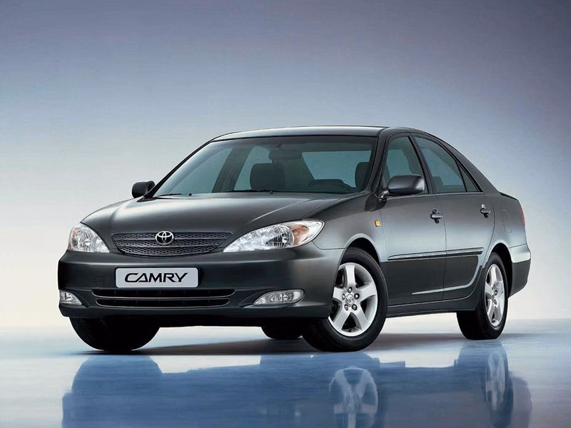 Toyota Camry V (XV30)، سيدان — منظر أمامي أيمن