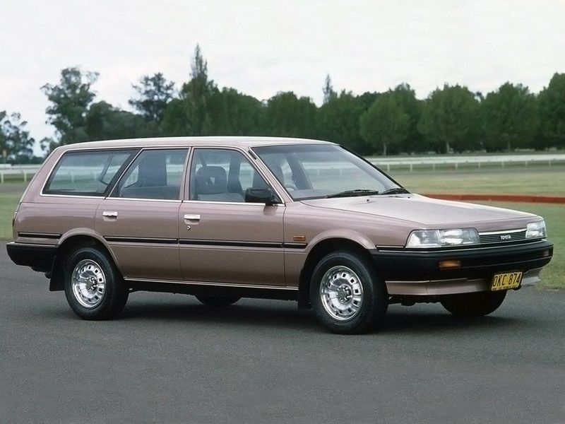 Toyota Camry II (V20)، واجون 5 أبواب — منظر أمامي أيمن