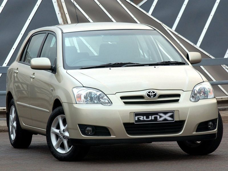 Toyota Corolla عملية فيس ليفت IX (E120، E130)، هاتشباك 5 أبواب Runx — منظر أمامي أيسر
