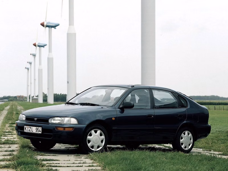 Toyota Corolla سابعاً (E100)، ليفتباك Liftback — منظر أمامي أيسر
