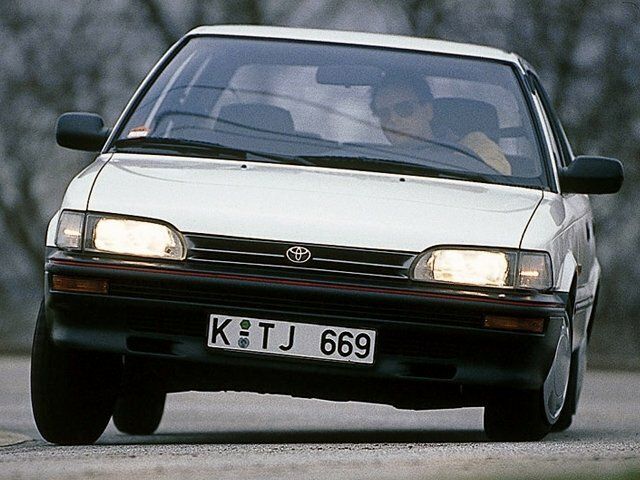 Toyota Corolla السادس (E90)، هاتشباك 5 أبواب — منظر أمامي
