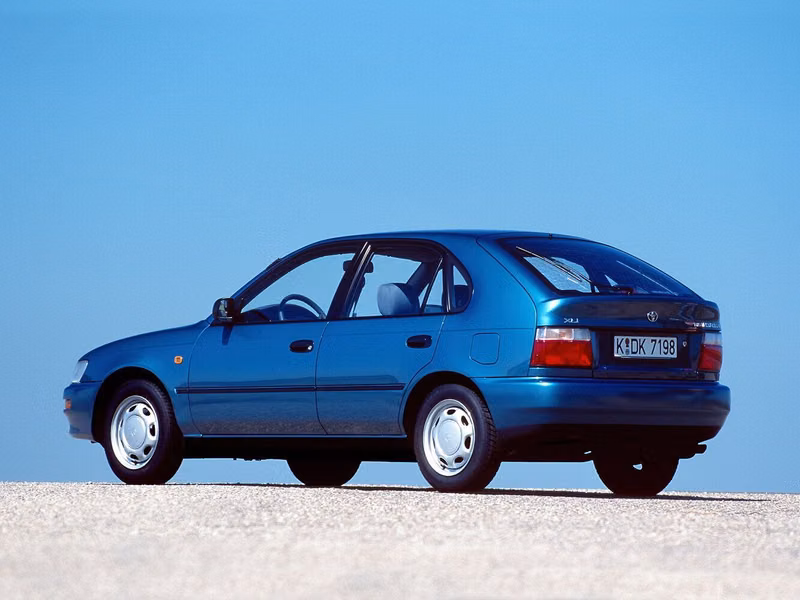 Toyota Corolla سابعاً (E100)، هاتشباك 5 أبواب — منظر خلفي أيمن