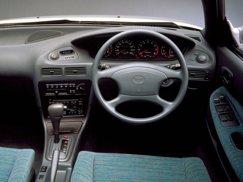 Toyota Corolla سابعاً (E100)، سيدان - سقف صلب Ceres — منطقة السائق