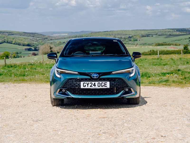 Toyota Corolla عملية فيس ليفت XII (E210)، هاتشباك 5 أبواب — منظر أمامي