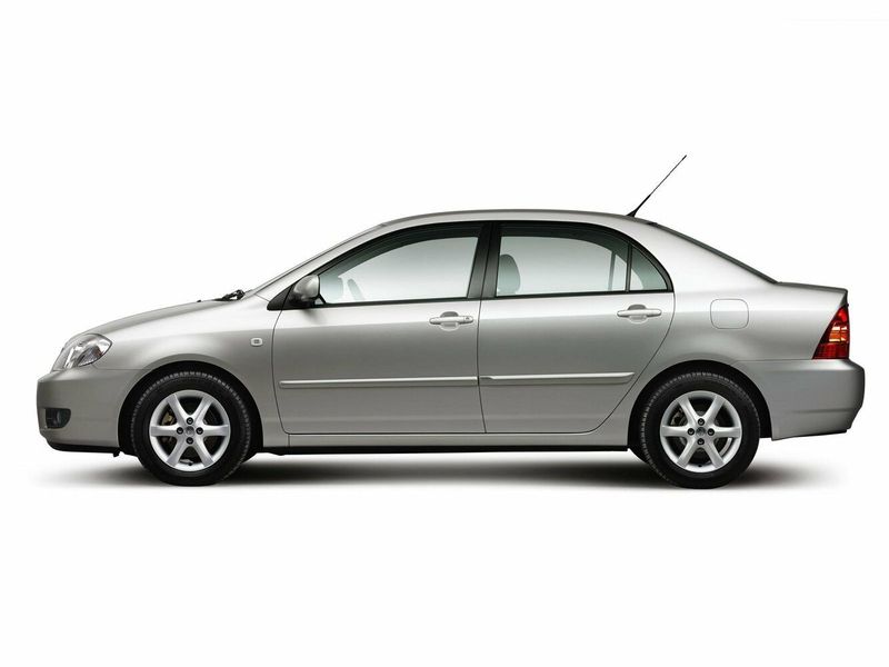 Toyota Corolla عملية فيس ليفت IX (E120، E130)، سيدان — منظر من الجانب الأيسر