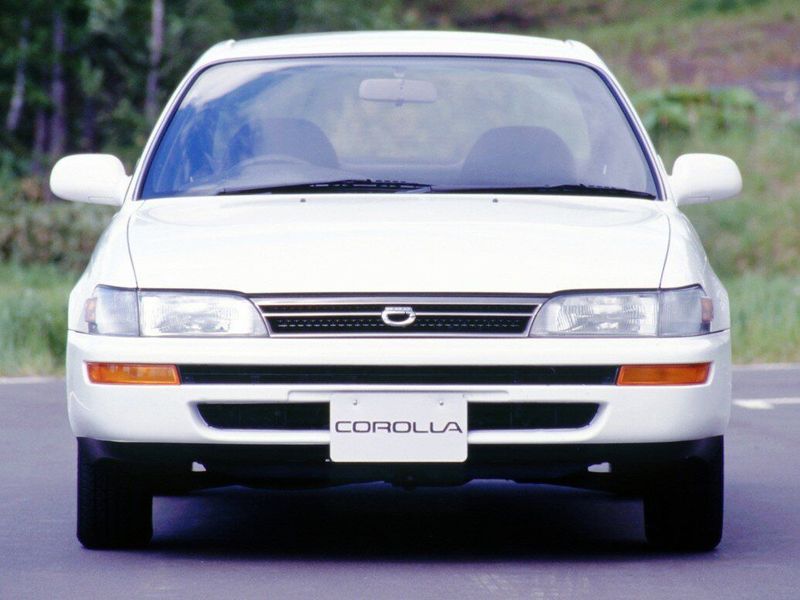Toyota Corolla سابعاً (E100)، سيدان — منظر أمامي