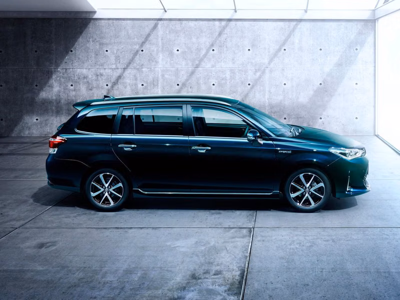 Toyota Corolla عملية فيس ليفت XI (E160، E170) 2، واجون 5 أبواب Fielder — منظر من الجانب الأيسر