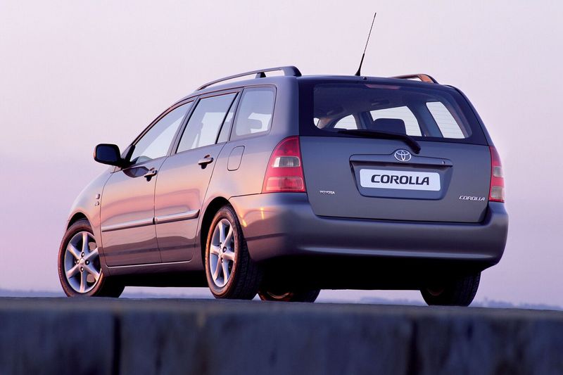 Toyota Corolla ix (e120، e130)، واجون 5 أبواب — منظر خلفي أيسر