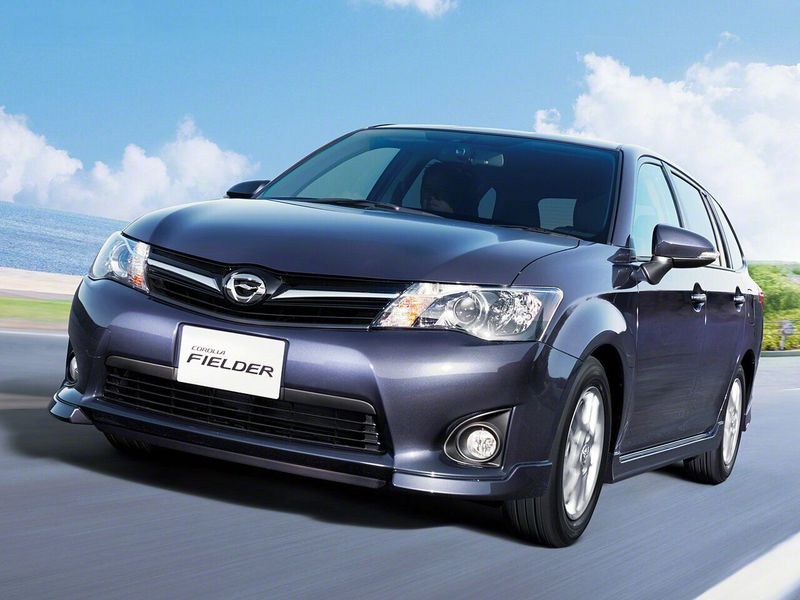 Toyota Corolla XI (E160، E170، E180)، واجون 5 أبواب Fielder — منظر أمامي أيمن