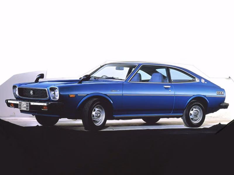 Toyota Corolla III (E30، E40، E50، E60)، كوبيه — منظر أمامي أيسر