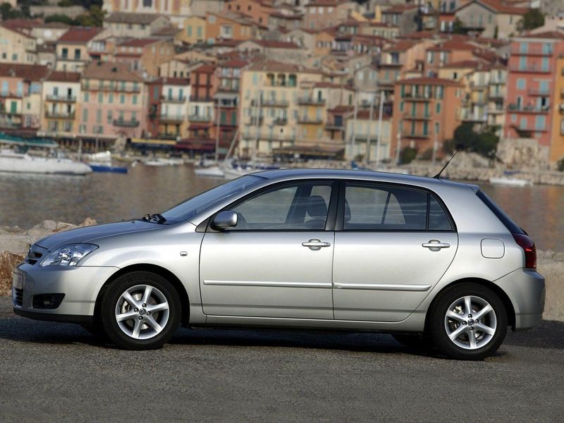 Toyota Corolla عملية فيس ليفت IX (E120، E130)، هاتشباك 5 أبواب — منظر من الجانب الأيسر