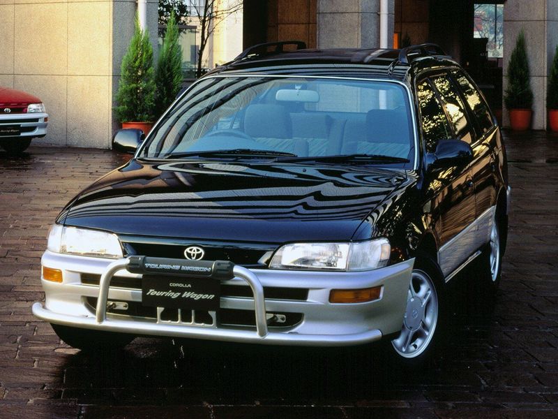 Toyota Corolla سابعاً (E100)، واجون 5 أبواب — منظر أمامي أيسر