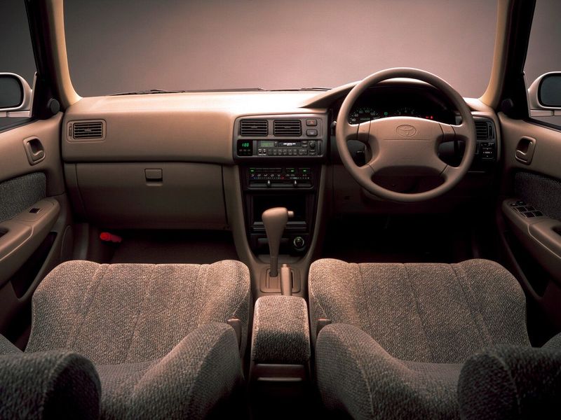 Toyota Corolla ثامناً (E110)، سيدان — لوحة القيادة
