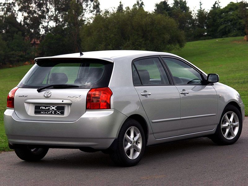 Toyota Corolla ix (e120، e130)، هاتشباك 5 أبواب Runx — منظر خلفي أيمن