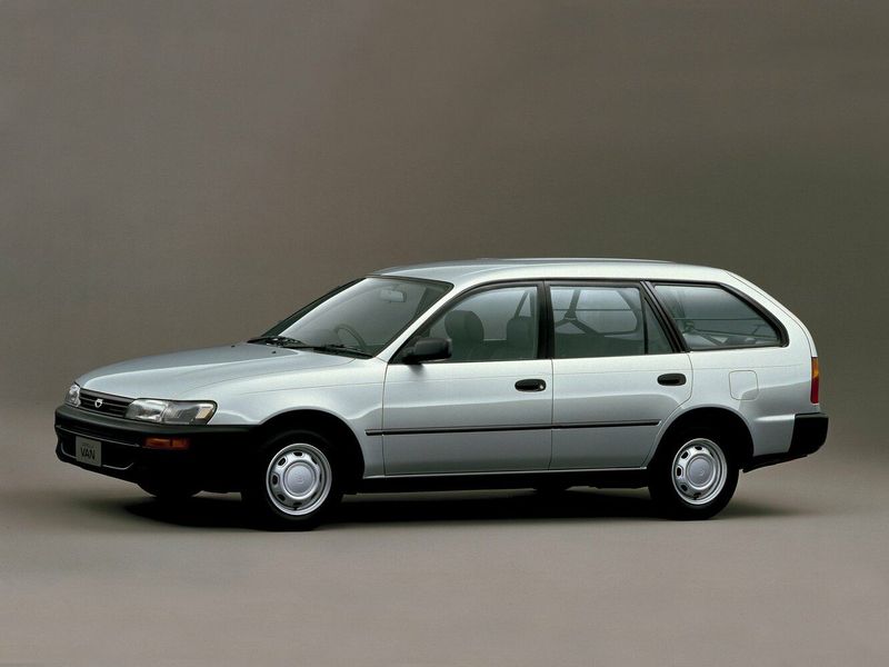 Toyota Corolla سابعاً (E100)، واجون 5 أبواب — منظر أمامي أيسر