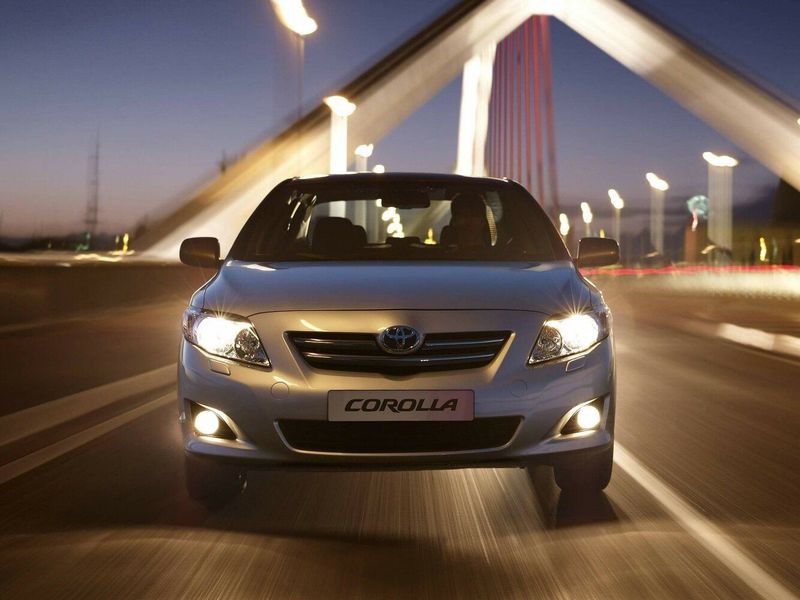 Toyota Corolla X (E140، E150)، سيدان — منظر أمامي