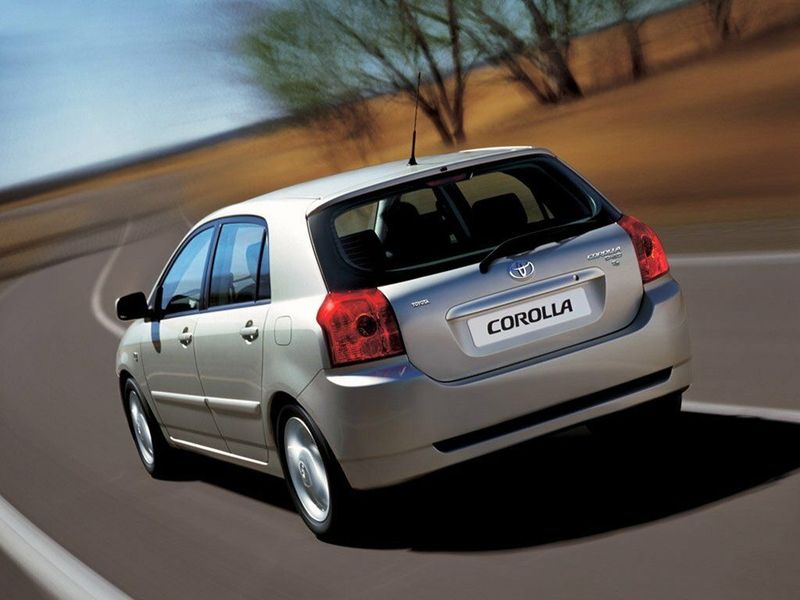 Toyota Corolla عملية فيس ليفت IX (E120، E130)، هاتشباك 5 أبواب — منظر خلفي أيمن