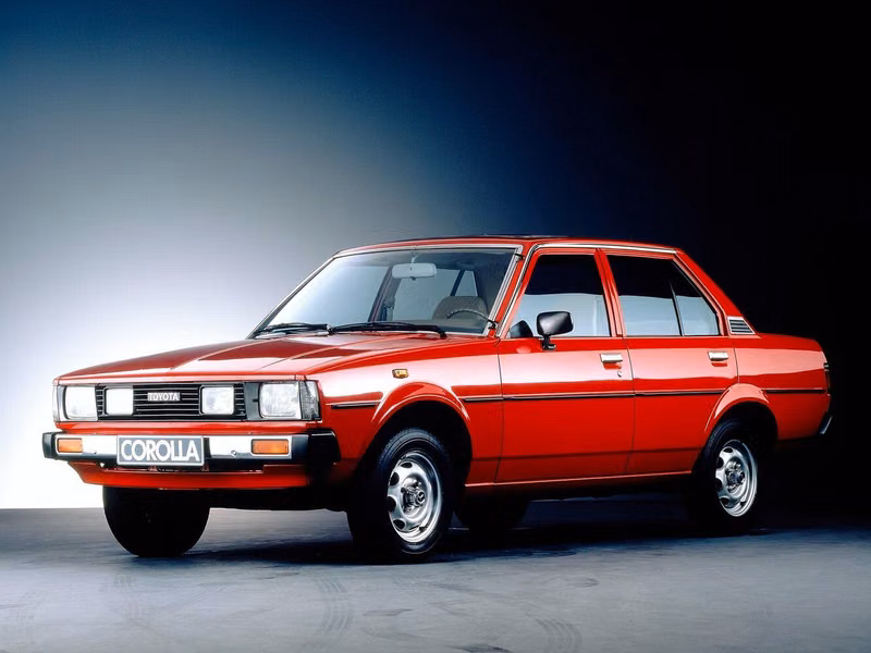 Toyota Corolla IV (E70)، سيدان — منظر أمامي أيسر