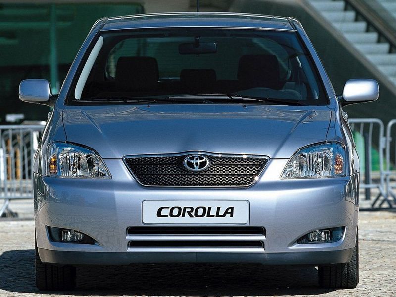 Toyota Corolla ix (e120، e130)، هاتشباك 3 أبواب — منظر أمامي