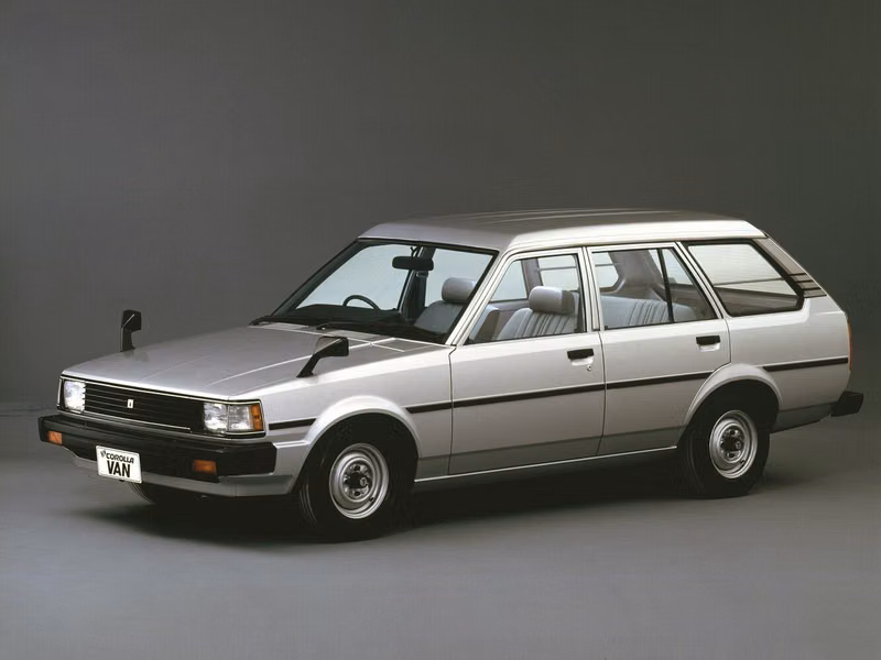 Toyota Corolla IV (E70)، واجون 5 أبواب — منظر أمامي أيسر