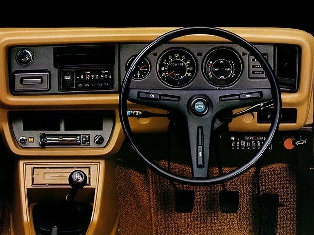 Toyota Corolla III (E30، E40، E50، E60)، كوبيه — لوحة القيادة