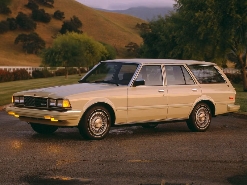 Toyota Cressida II (X50، X60)، واجون 5 أبواب — منظر أمامي أيسر