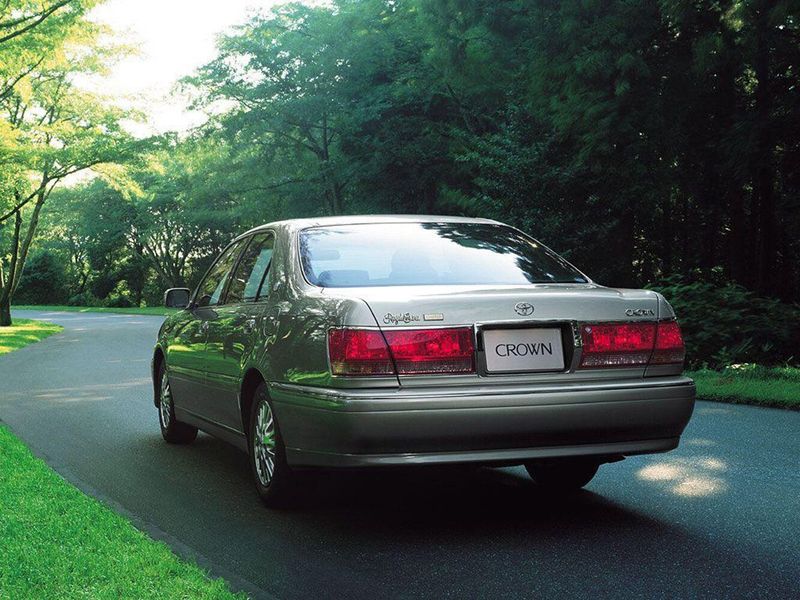 Toyota Crown XI (S170), Седан — вид сзади слева