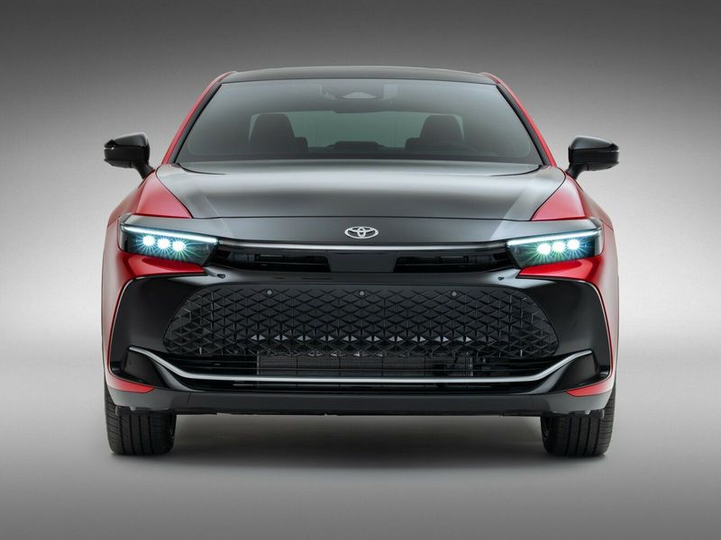 Toyota Crown XVI (S230), Фастбэк Crossover — вид спереди