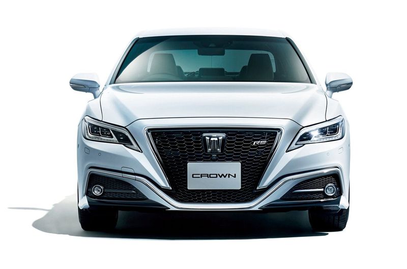 Toyota Crown XV (S220), Седан — вид спереди