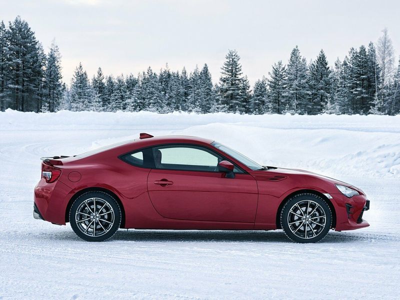Toyota GT86 I Рестайлинг, Купе — вид справа