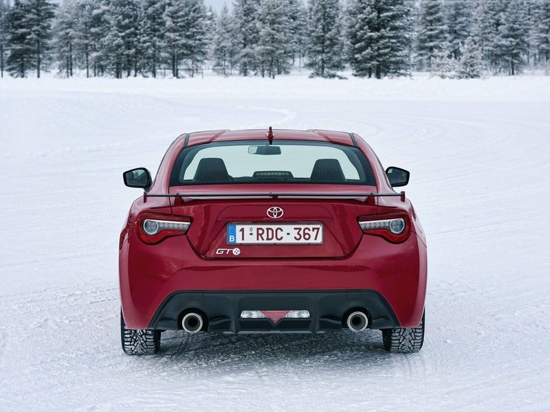Toyota GT86 I Рестайлинг, Купе — вид сзади