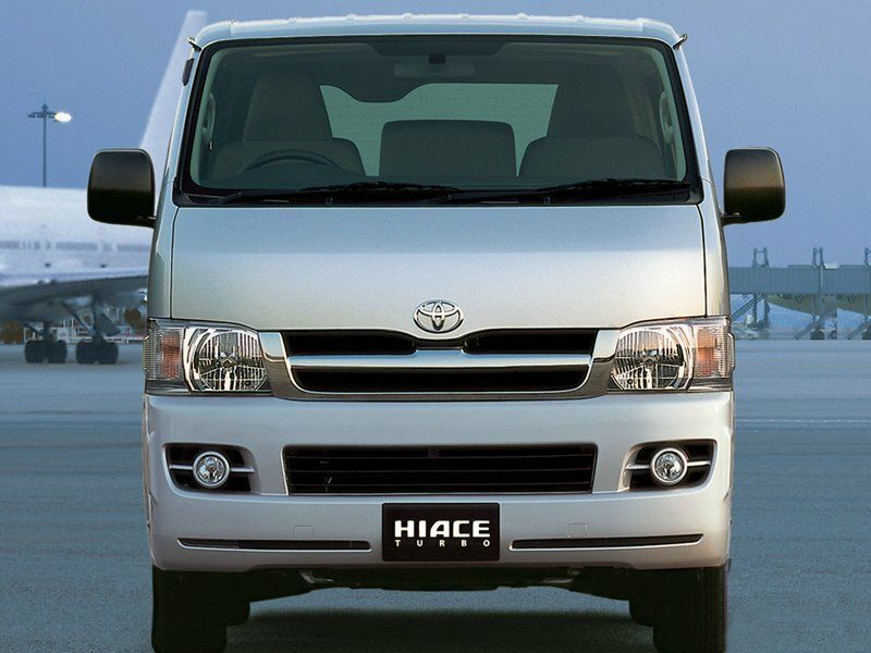 Toyota HiAce H200، ميني فان — منظر أمامي