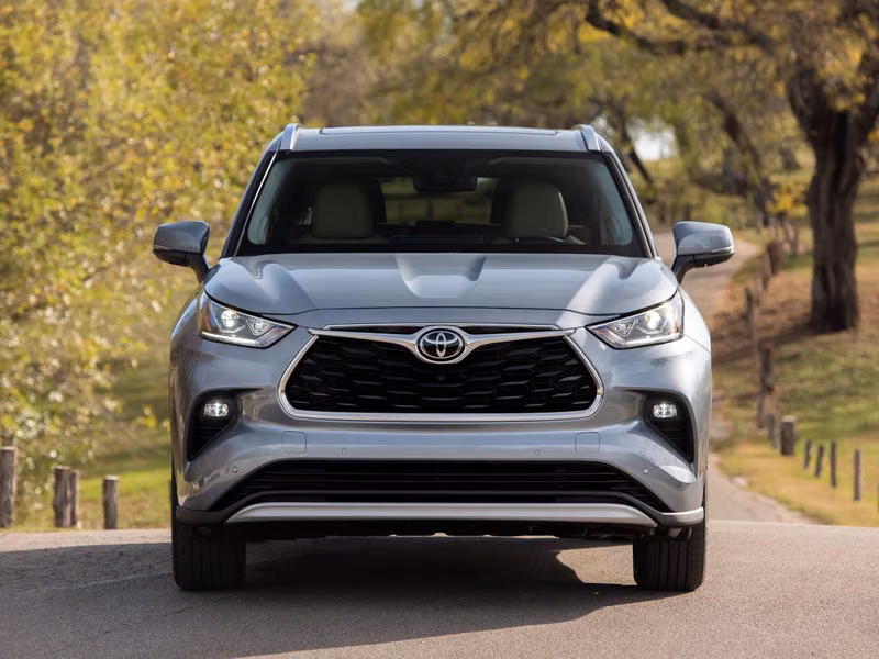 Toyota Highlander IV (U70)، دفع رباعي 5 أبواب — منظر أمامي