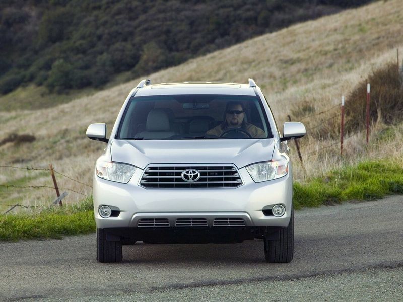 Toyota Highlander II (U40)، دفع رباعي 5 أبواب — منظر أمامي