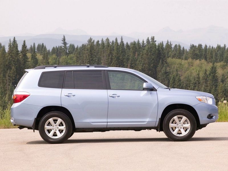 Toyota Highlander II (U40)، دفع رباعي 5 أبواب — منظر من الجانب الأيمن