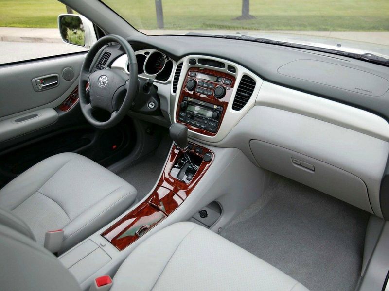 Toyota Highlander I (U20) فيس ليفت، دفع رباعي 5 أبواب — لوحة القيادة