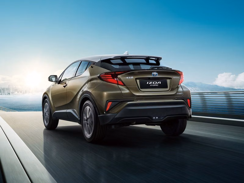 Toyota Izoa I Рестайлинг, Внедорожник 5 дв. — вид сзади в три четверти